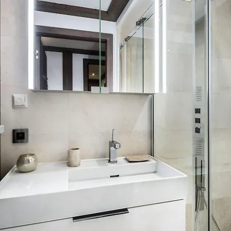Aparthotel Six Senses Residences & *